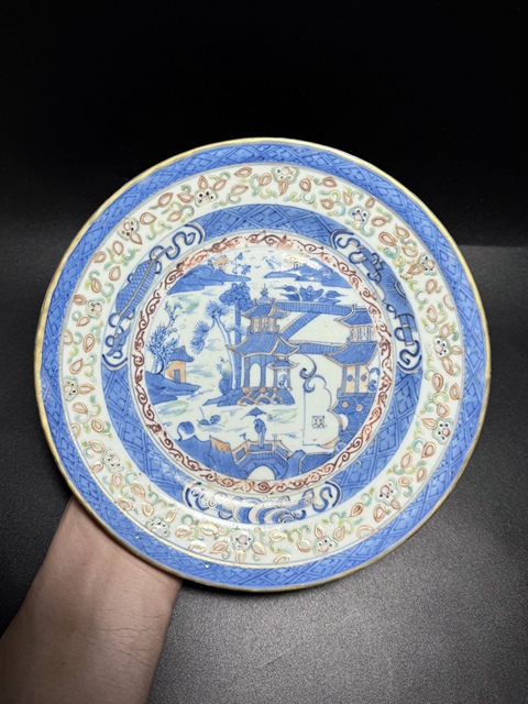 古玩陶瓷清光緒·青花玲瓏加彩山水人物亭臺樓閣折沿盤拍賣，當(dāng)前價(jià)格680元
