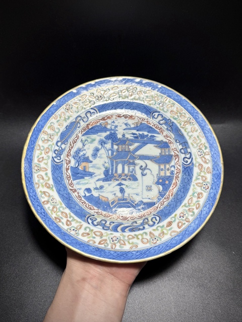 古玩陶瓷清光緒·青花玲瓏加彩山水人物亭臺樓閣折沿盤拍賣，當(dāng)前價(jià)格680元