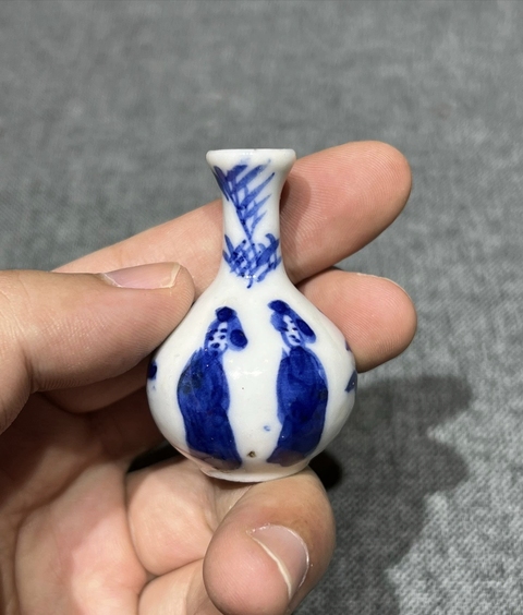 古玩陶瓷德化窯青花仕女花卉紋瓶真品鑒賞圖