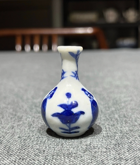 古玩陶瓷德化窯青花仕女花卉紋瓶真品鑒賞圖