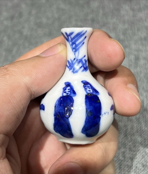 古玩陶瓷德化窯青花仕女花卉紋瓶真品鑒賞圖