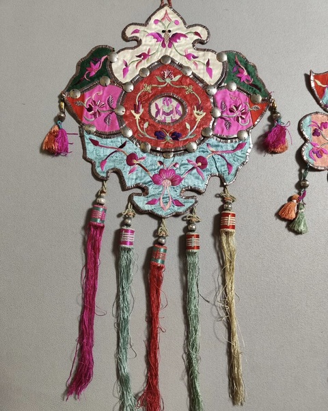 古玩雜項(xiàng)刺繡掛飾真品鑒賞圖