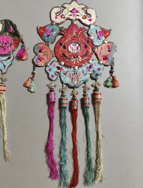 古玩雜項(xiàng)刺繡掛飾真品鑒賞圖