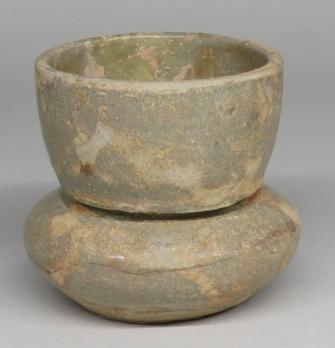 古玩陶瓷越窯青瓷渣斗真品鑒賞圖