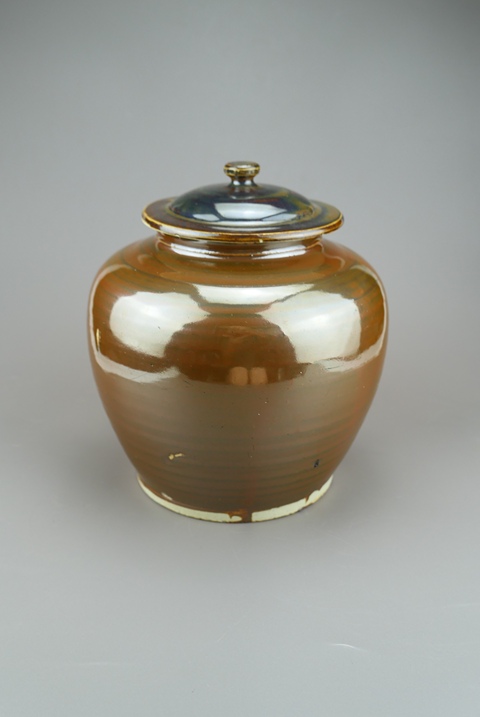 古玩陶瓷精品:明代定窯系柿紅釉蓋罐(高級(jí)器型)拍賣,當(dāng)前價(jià)格195元
