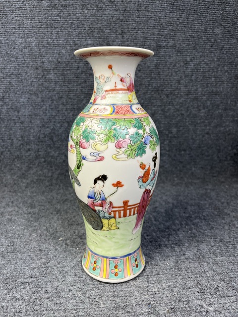 古玩陶瓷粉彩人物故事紋觀音瓶真品鑒賞圖