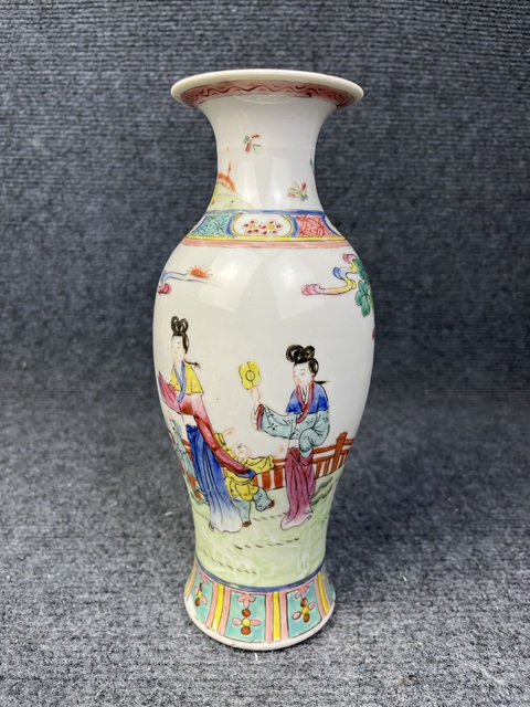 古玩陶瓷粉彩人物故事紋觀音瓶真品鑒賞圖