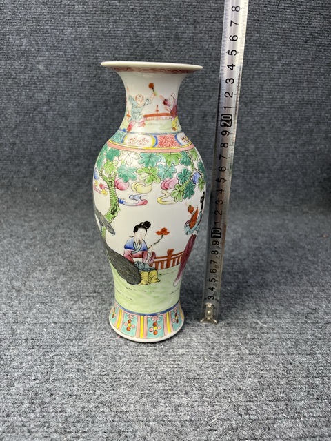 古玩陶瓷粉彩人物故事紋觀音瓶真品鑒賞圖