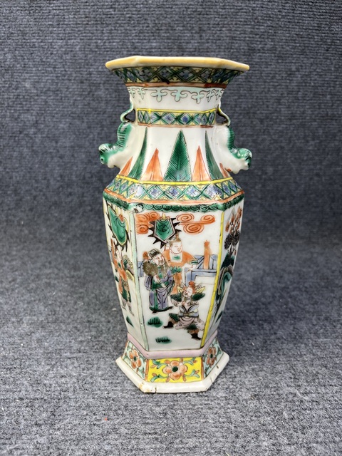 古玩陶瓷五彩人物故事紋六方獸耳瓶真品鑒賞圖