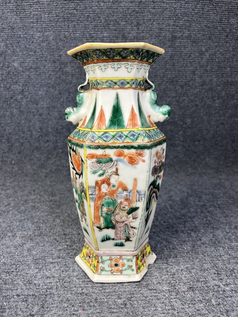 古玩陶瓷五彩人物故事紋六方獸耳瓶真品鑒賞圖