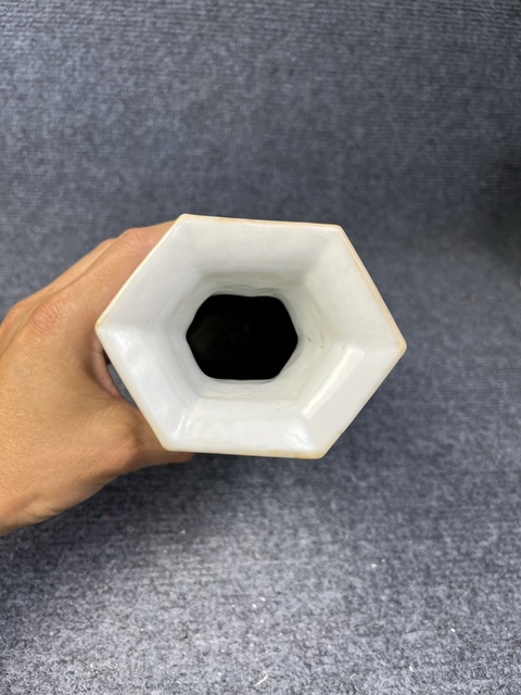 古玩陶瓷五彩人物故事紋六方獸耳瓶真品鑒賞圖