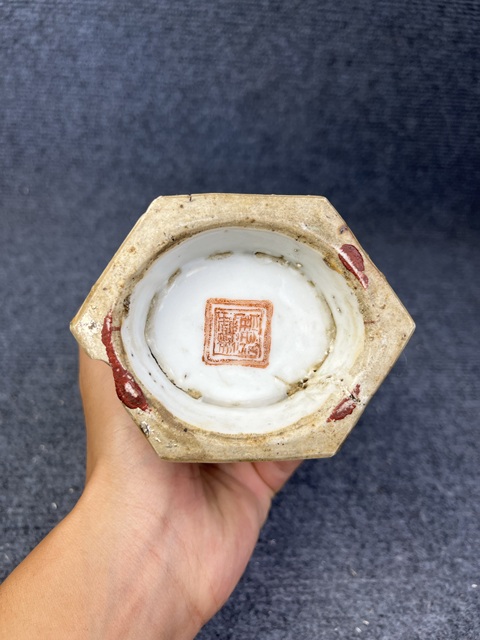 古玩陶瓷五彩人物故事紋六方獸耳瓶真品鑒賞圖