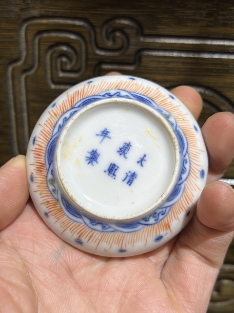 古玩陶瓷青花五彩趕珠龍紋印盒真品鑒賞圖