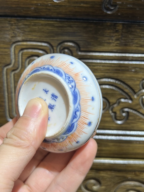 古玩陶瓷青花五彩趕珠龍紋印盒真品鑒賞圖