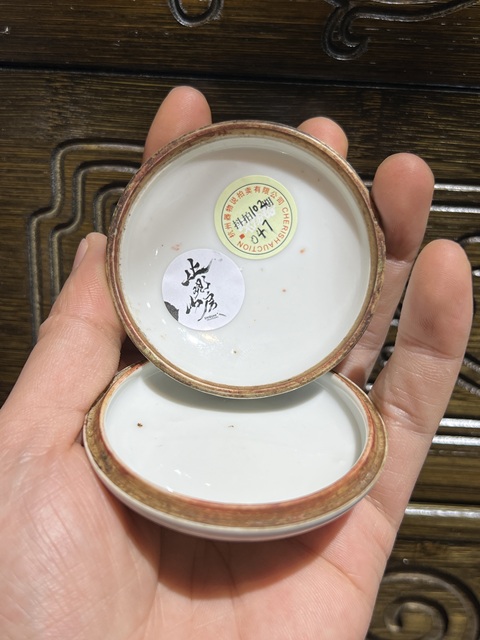 古玩陶瓷青花五彩趕珠龍紋印盒真品鑒賞圖