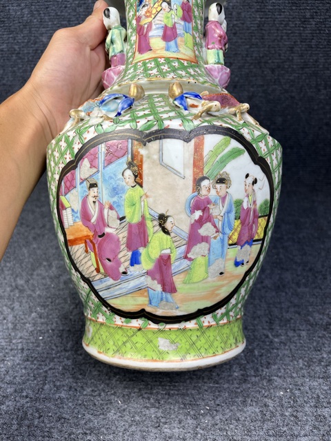 古玩陶瓷廣彩開窗人物故事紋賞瓶拍賣,當前價格2888元