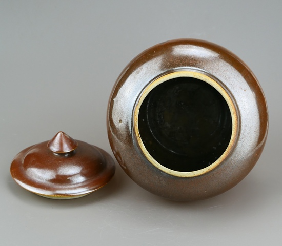 古玩陶瓷精品:明晚期耀州窯窯變紫金釉蓋罐(高級器型)拍賣,當前價格190元