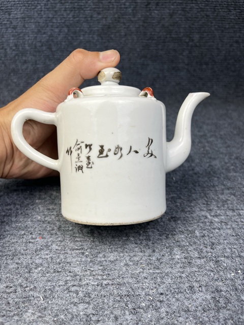 古玩陶瓷粉彩三娘教子四系壺拍賣,當(dāng)前價格1888元
