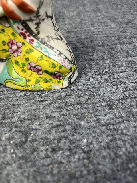 古玩陶瓷乾隆粉彩觀音塑像真品鑒賞圖