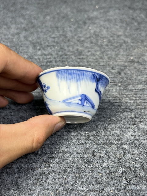 古玩陶瓷康熙青花仕女垂釣馬蹄杯真品鑒賞圖