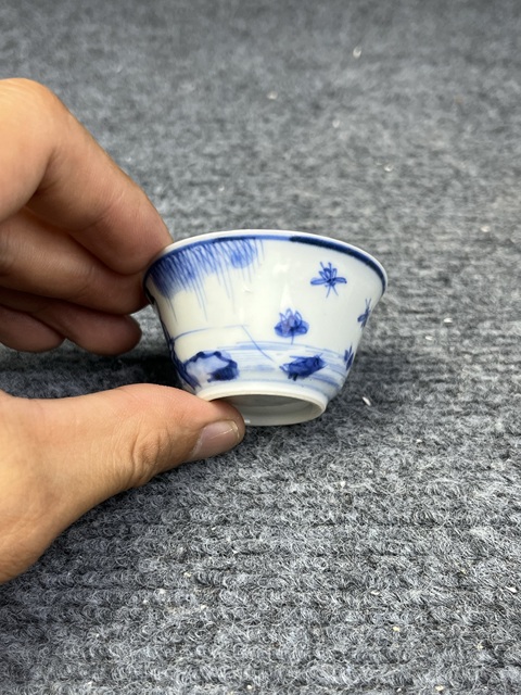古玩陶瓷康熙青花仕女垂釣馬蹄杯真品鑒賞圖