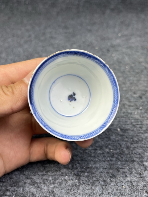 古玩陶瓷康熙青花仕女垂釣馬蹄杯真品鑒賞圖