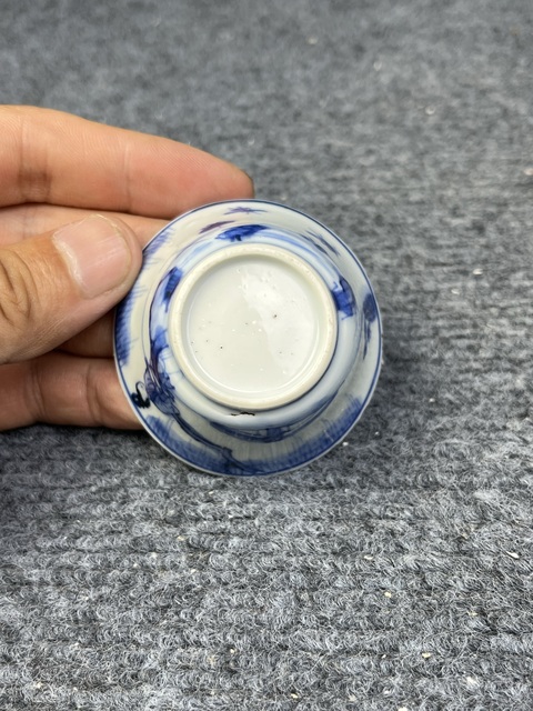 古玩陶瓷康熙青花仕女垂釣馬蹄杯真品鑒賞圖