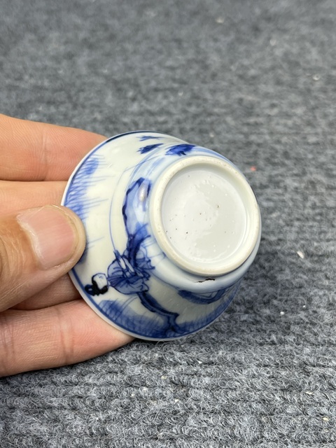 古玩陶瓷康熙青花仕女垂釣馬蹄杯真品鑒賞圖