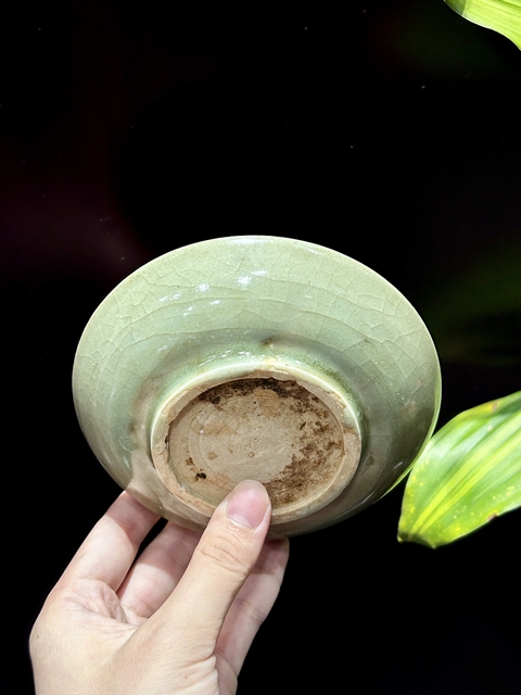 古玩陶瓷龍泉青瓷花卉紋盤真品鑒賞圖