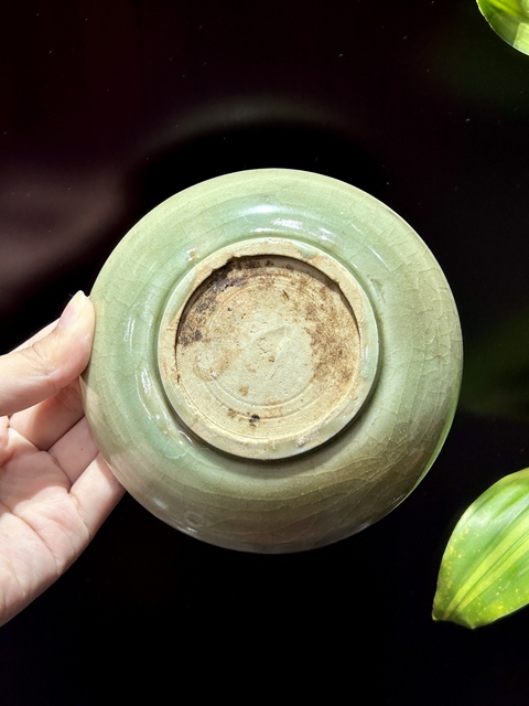 古玩陶瓷龍泉青瓷花卉紋盤真品鑒賞圖