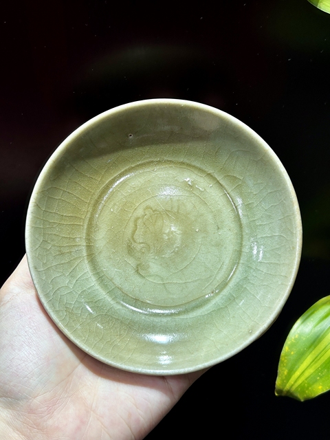 古玩陶瓷龍泉青瓷花卉紋盤真品鑒賞圖