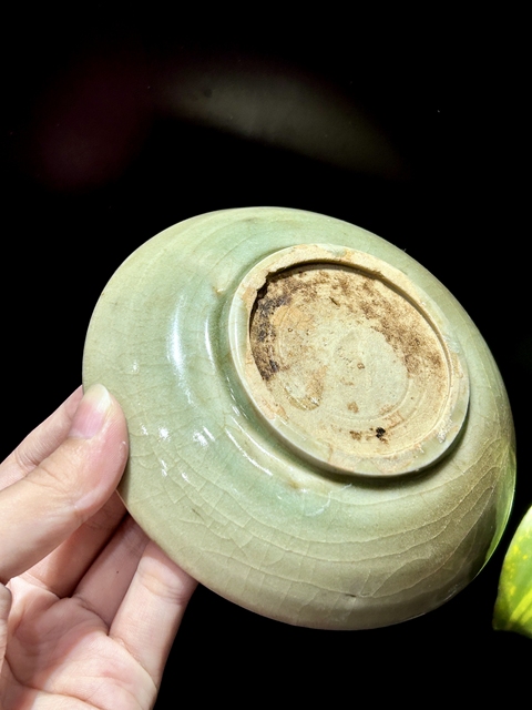 古玩陶瓷龍泉青瓷花卉紋盤真品鑒賞圖