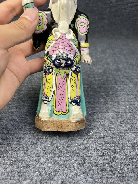 古玩陶瓷粉彩人物塑像拍賣，當前價格1588元