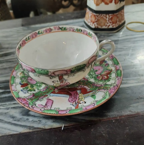 古玩陶瓷人物花鳥蝶紋廣彩杯盤真品鑒賞圖
