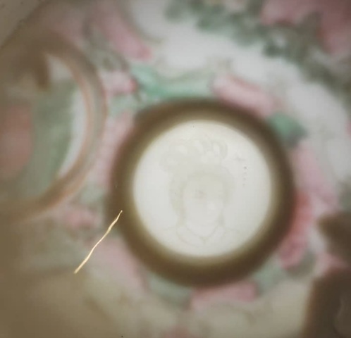 古玩陶瓷人物花鳥蝶紋廣彩杯盤真品鑒賞圖
