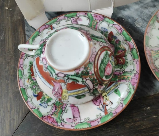 古玩陶瓷人物花鳥蝶紋廣彩杯盤真品鑒賞圖