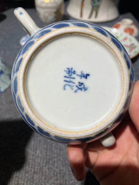 古玩陶瓷龍紋青花執壺真品鑒賞圖