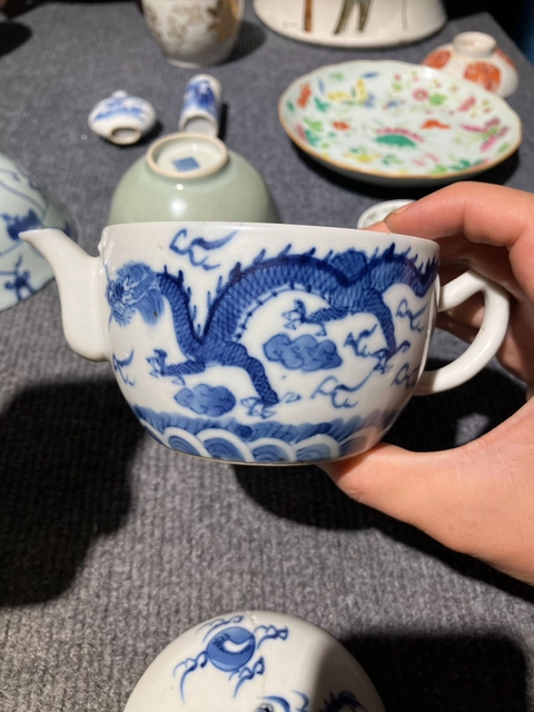 古玩陶瓷龍紋青花執壺真品鑒賞圖