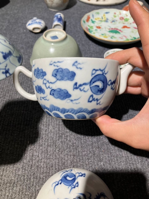 古玩陶瓷龍紋青花執壺真品鑒賞圖
