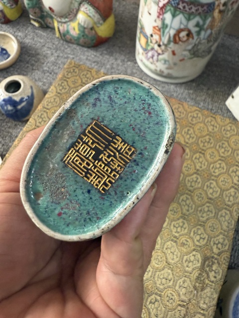 古玩陶瓷爐鈞釉浮雕雙龍戲珠紋雙耳瓶真品鑒賞圖