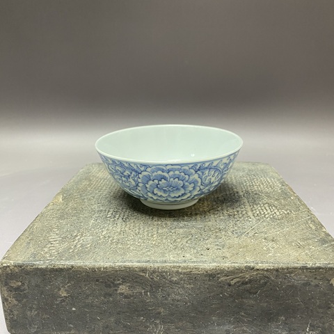 古玩陶瓷花卉紋青花碗真品鑒賞圖