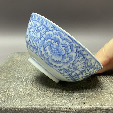古玩陶瓷花卉紋青花碗真品鑒賞圖