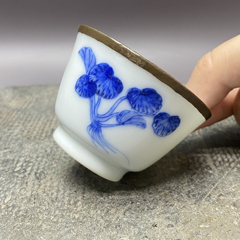 古玩陶瓷花卉詩紋青花杯真品鑒賞圖