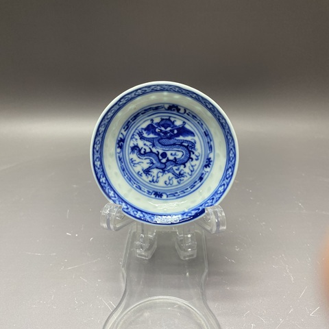古玩陶瓷正面龍紋玲瓏瓷青花盤真品鑒賞圖