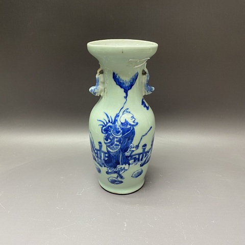 古玩陶瓷鐵拐李豆青釉青花瓶真品鑒賞圖