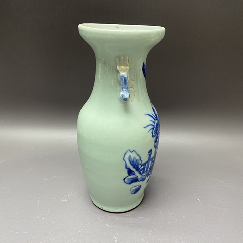 古玩陶瓷鐵拐李豆青釉青花瓶真品鑒賞圖