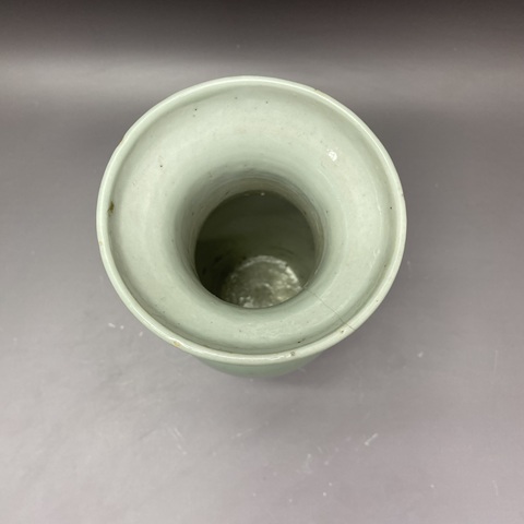 古玩陶瓷鐵拐李豆青釉青花瓶真品鑒賞圖
