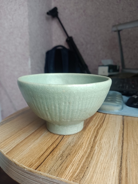 古玩陶瓷龍泉青瓷刻花碗拍賣,當(dāng)前價(jià)格1500元