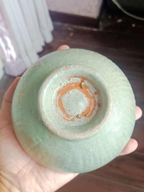 古玩陶瓷龍泉青瓷刻花碗拍賣,當(dāng)前價(jià)格1500元