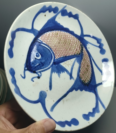 古玩陶瓷青花釉里紅魚藻紋盤真品鑒賞圖